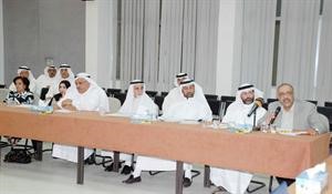 دمحمد الفيلي وعبدالعزيز تقي واحمد الديين مع بعض المشاركين
