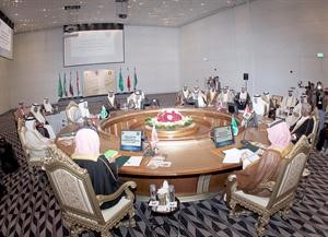الشيخ طلال الفهد خلال اجتماع وزراء الشباب والرياضة لدول مجلس التعاون