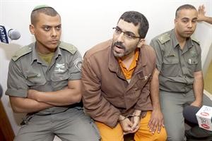 المهندس الفلسطيني ضرار ابو سيسي متحدثا للصحافيين لدى عرضه على محكمة بتاح تكفا امس	افپ﻿