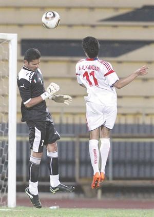 الكندري يسجل هدفا براسه في مرمى العربي
