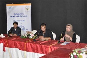 اسراء جوهر ومنصور المنصور ومحمد الكندري في الندوة﻿