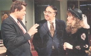 النجم محمود عبدالعزيز مؤديا دور رافت الهجان في المسلسل الشهير الذي يحمل اسمه﻿