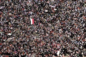 مئات الالاف احتشدوا في ميدان التحرير امس في جمعة انقاذ الثورة رويترز