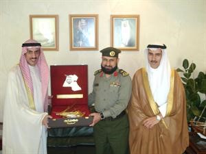 المستشار احمد الجيران خلال زيارته احد القياديين في المنطقة الشرقية
