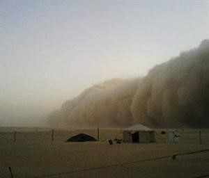 صورة ارشيفية للعاصفة الغبارية التي ضربت البلاد الاسبوع الماضي﻿