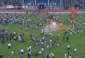 وفي دائرة منتصف الملعب