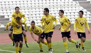 فرحة لاعبي العهد بعد الفوز بلقب الدوري عدنان الحاج