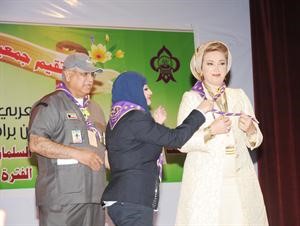 تقليد رندا بري وشاح الكشافة﻿
