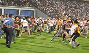 بلطجي يعتدي بساطور على لاعب تونس
