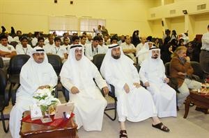 متابعة من الحضور لانشطة الملتقى
