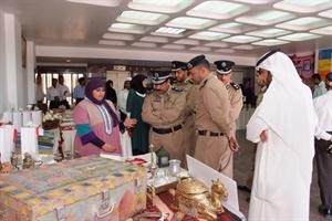 اللواء يحيى جابر خلال تفقده للمعرض﻿