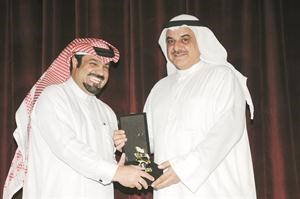 السليم اثناء تكريمه عادل عبدالملك