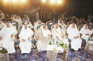 الوزير مصطفى الشمالي يتوسط الوزيرين احمد الهارون ودفاضل صفر في افتتاح المؤتمر﻿