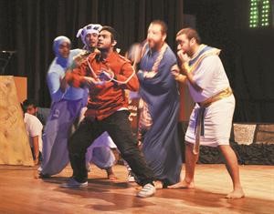 جانب من الاستعراض في حفل الختام﻿
