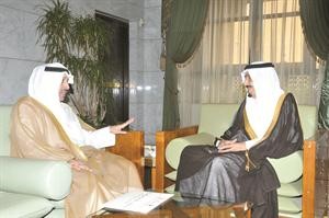 صاحب السمو الملكي الامير سلمان بن عبدالعزيز خلال لقائه السفير الشيخ حمد جابر العلي