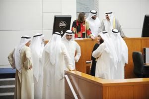 الرئيس الخرافي وسعدون حماد ودرولا دشتي على المنصة﻿