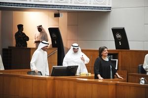 مرزوق الغانم وعادل الصرعاوي وداسيل العوضي في القاعة﻿