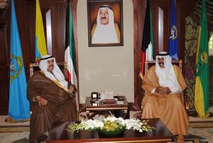 سمو ولي العهد الشيخ نواف الاحمد مهنئا سمو رئيس مجلس الوزراء الشيخ ناصر المحمد بالثقة الاميرية