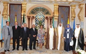 صاحب السمو الامير الشيخ صباح الاحمد خلال لقائه دموضي الحمود والقياديين الجدد في الجامعة والتطبيقي والتربية