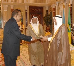 سمو الامير يتسلم اوراق اعتماد سفير غويانا
