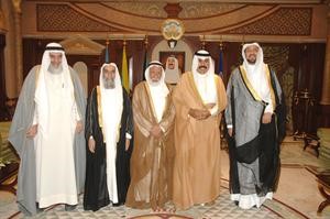 سمو ولي العهد الشيخ نواف الاحمد مستقبلا حمود الرومي ودعبدالله العتيقي واحمد الفلاح﻿