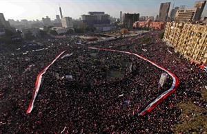 صورة ارشيفية للمتظاهرين في ميدان التحرير