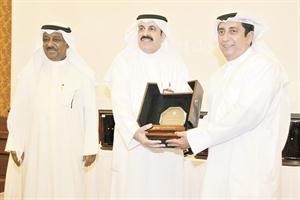 محمد العمر اثناء التكريم﻿