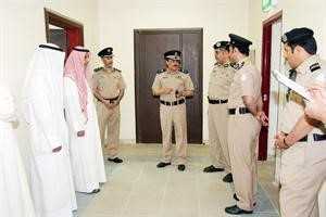 اللواء عيد ابوصليب خلال تسليمه المخفر الى قيادات امن الجهراء﻿