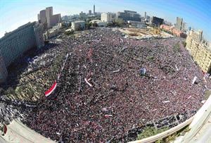 صورة ارشيفية لجانب من التظاهرات في ميدان التحرير﻿