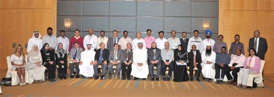 الاطباء المشاركون في الملتقى الخليجي الرابع للصحة المهنية