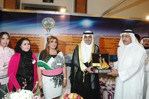 الشيخ احمد مشعل الاحمد في جناح الكهرباء﻿