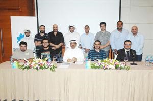 عدد من المخرجين الشباب في مؤتمرهم الصحافي يتوسطهم الزميل عبدالستار ناجي ومدير الملتقى يوسف المالك						محمد ماهر﻿