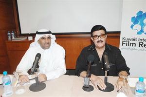 سمير غانم والزميل مفرح الشمري اثناء المؤتمر الصحافي﻿