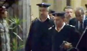 صورة ماخوذة عن فيديو لزكريا عزمي وهو في طريقه الى السجن﻿