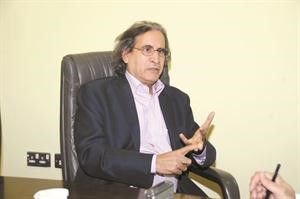 ناشر جريدة ايلاف الالكترونية ورئيس مجموعة موروكوسوار الاعلامية عثمان العمير 