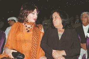 حوار جانبي بين الفنانة القديرة حياة الفهد والنجمة نبيلة عبيد﻿