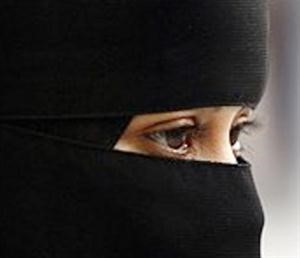  إلغاء النقاب في الأماكن العامة ابتداء من غد في فرنسا 