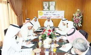 دحسين الدويهيس متحدثا في المؤتمر الصحافي
