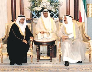 صاحب السمو الامير الشيخ صباح الاحمد لدى استقباله رئيس مجلس النواب البحريني خليفة بن احمد الزهراني