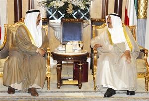 صاحب السمو الامير الشيخ صباح الاحمد مستقبلا الرئيس جاسم الخرافي﻿