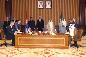 الشيخ احمد الحمود يوقع مذكرة تفاهم بشان التعاون الدفاعي مع وزير الدفاع الصربي﻿