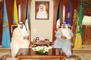 سمو ولي العهد الشيخ نواف الاحمد مستقبلا الشيخ دمحمد الصباح﻿