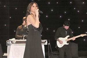 اليسا اثناء حفلها في دبي﻿