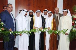 الخالدي والشيخ مالك الصباح ووليد القدومي يقصون شريط افتتاح معرض العقار والاستثمار بارض المعارض
