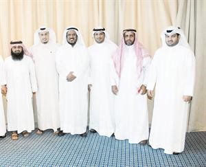 دوليد الحداد يتوسط المشاركين في الدورة التدريبية
