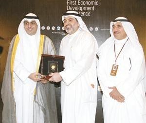 الشيخ احمد المشعل مكرما الخليج للكابلات﻿