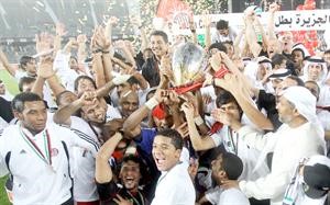 فرحة لاعبي الجزيرة بعد التتويج بكاس الامارات افپ
