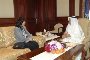 وزير الداخلية الشيخ احمد الحمود لدى استقباله سفيرة فرنسا ندى يافي﻿