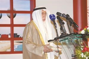 المستشار راشد الحماد متحدثا في المؤتمر
