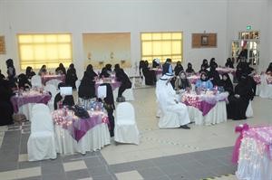من الحضور
